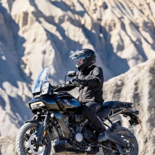 Motori accesi e nuove strade da percorrere… anche online