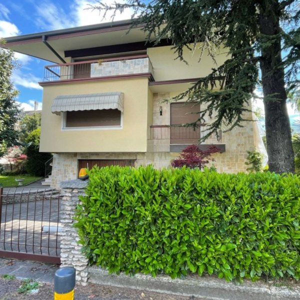 Strategia e presenza locale per un’agenzia immobiliare in crescita