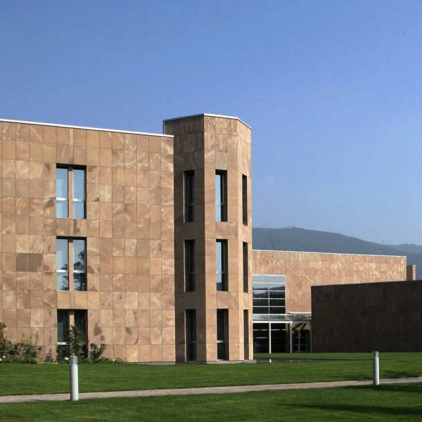 Un nuovo racconto per tre realtà, una sola missione